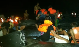 Các hành khách trải qua một phen sợ hãi. Ảnh: CNA