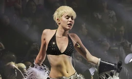 Sốc với những màn biểu diễn của 'Gái hư' Miley Cyrus