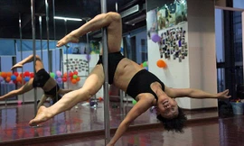 Ông lão 66 tuổi múa cột điêu nghệ gây sốt