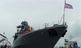 Cận cảnh siêu tàu khu trục săn ngầm Nga cập cảng Đà Nẵng