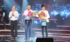 Bùi Anh Tuấn đánh bại Phương Mỹ Chi tại Bài hát Yêu thích