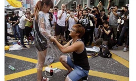 Nam sinh Yau Chi-hang cầu hôn bạn gái 