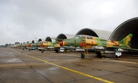 Cận cảnh những 'vệ sĩ' của bầu trời Hà Nội