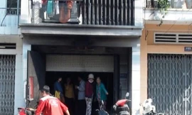 Căn nhà bị cháy.