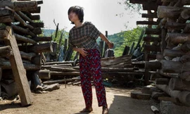 Bố mẹ Xiao buộc phải xích con lại. 