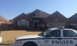 Cảnh sát có mặt tại hiện trường. Ảnh: Tulsaworld