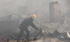 Bình gas phát nổ liên tiếp, 1.000 ngôi nhà chìm trong biển lửa