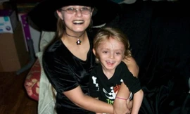 Lola Griffith và con trai. Ảnh: Dailymail