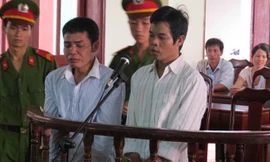 Hai kẻ giết người máu lạnh Hồ Văn Công và Hồ Văn Thành bật khóc trước Tòa