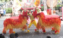 Ảnh: Biểu diễn lân sư rồng tuyệt hay tại Sài Gòn