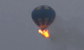 Quả khinh khí cầu bốc cháy (Ảnh: Guardian)