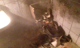 Chiếc bồn cầu nổ tung thành nhiều mảnh (Ảnh: Stomp)