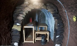 Đột nhập hầm tránh bom bí mật ở Anh