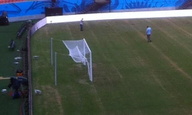 Sân Arena da Amazonia không đảm bảo chất lượng cho cuộc so tài đỉnh cao giữa Anh và Italy.