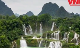 Hùng vĩ thác Bản Giốc