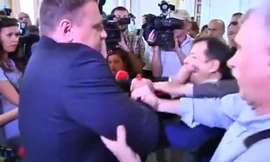Chỉ trích gay gắt, nghị sĩ Ukraine bị đấm vào mặt 