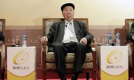 Tỷ phú Lui Che Woo 