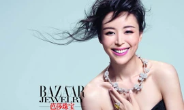 Trương Tịnh Sơ khoe vai trần, gợi cảm