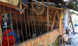 Nhốt vợ và con trai như nô lệ nhiều năm