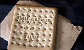 Chiếc bánh quy được bán đấu giá hàng chục nghìn USD. 