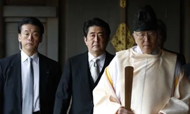 Thủ tướng Nhật thăm đền chiến tranh, Trung - Hàn nổi giận