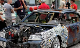 'Khó đỡ' với chiếc Audi A4 độ kiểu… phá hoại