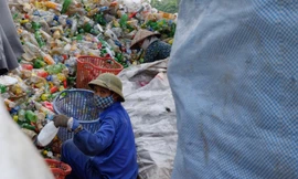 Ngôi làng 'sống chung' với nhựa phế thải lớn nhất Thủ đô