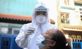 Hà Nội phong toả, lấy mẫu xét nghiệm khu vực có 6 ca nghi mắc COVID-19 