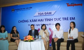 Các khách mời tham dự bàn tròn tọa đàm.