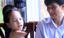 Ảnh vẻ đẹp thiên thần bé gái không tay chân