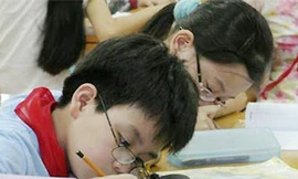 Ba triệu trẻ em Việt Nam phải đeo kính