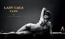 Bị chê béo, Lady Gaga bực mình lột đồ khoe thân