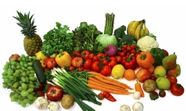 Bạn nên ăn những thực phẩm giàu chất xơ như đậu lăng và đậu, các loại rau củ quả vào bữa ăn tối để giảm mỡ bụng. Ảnh: Internet