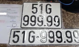 Chiếc ô tô BMW 330i đăng ký ở Sài Gòn có BKS siêu đẹp do người phụ nữ đứng tên sỡ hữu.