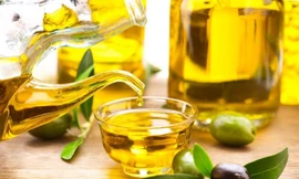 Đây là loại chất béo tốt cho tim mạch. Dầu oliu có thể làm giảm những tác động của cholesterol xấu đối với cơ thể. Ảnh: Internet