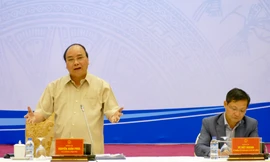 Thủ tướng Nguyễn Xuân Phúc phát biểu tại tọa đàm.