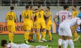 Cầu thủ Syria gục ngã sau bàn thắng của Rogic