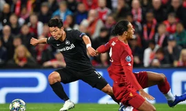  Hwang Hee-Chan lừa qua Van Dijk