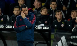 HLV Unai Emery thất vọng với VAR.