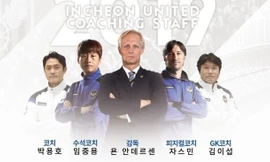 Lim Joong-yong (thứ 2 từ trái sang) sẽ dẫn dắt Incheon United thay Jorn Andersen
