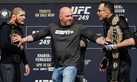 "Ông trùm" Dana White (giữa) bất lực với dịch COVID-19.