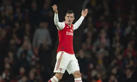Granit Xhaka khiêu khích người hâm mộ Arsenal.