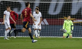 Manuel Neuer thất vọng trong ngày Đức thảm bại.