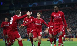 Trent Alexander-Arnold (số 66) có pha xử lý đỉnh cao trước Barca