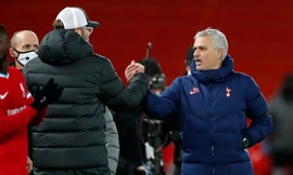 HLV Jose Mourinho thua nhưng không phục Liverpool.