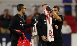 Wayne Rooney vỡ mũi tại Mỹ