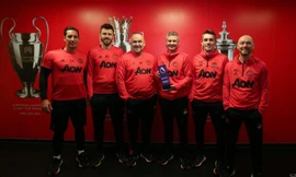 HLV Ole Solskjaer chia sẻ giải thưởng với các trợ lý ở M.U