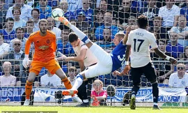 Richarlison mở tỷ số bằng một cú "ngả bàn đèn" đẹp mắt.