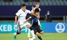  Yuto Iwasaki (số 13) tỏa sáng rực rỡ