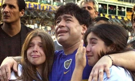 Diego Maradona: Khi người đàn ông khóc